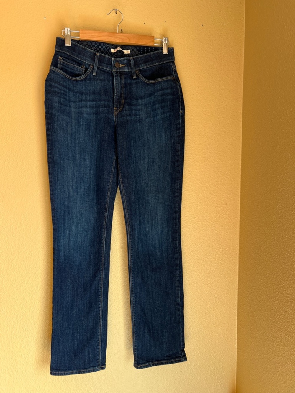Levi’s 525 Jeans Perfect Waist Straight 8 EUC